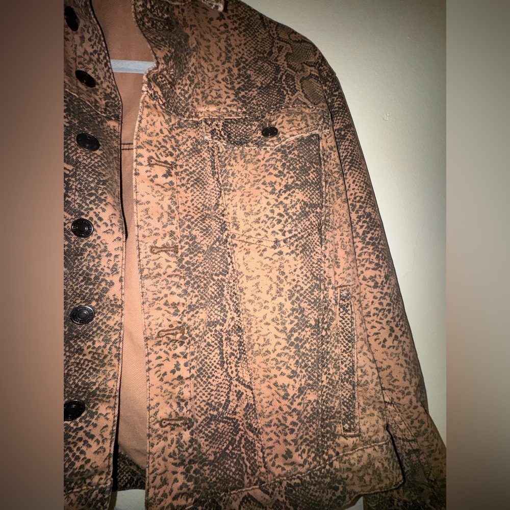 Free People Oversized snake skin print Jean Jacket EUC - Picture 7 of 9